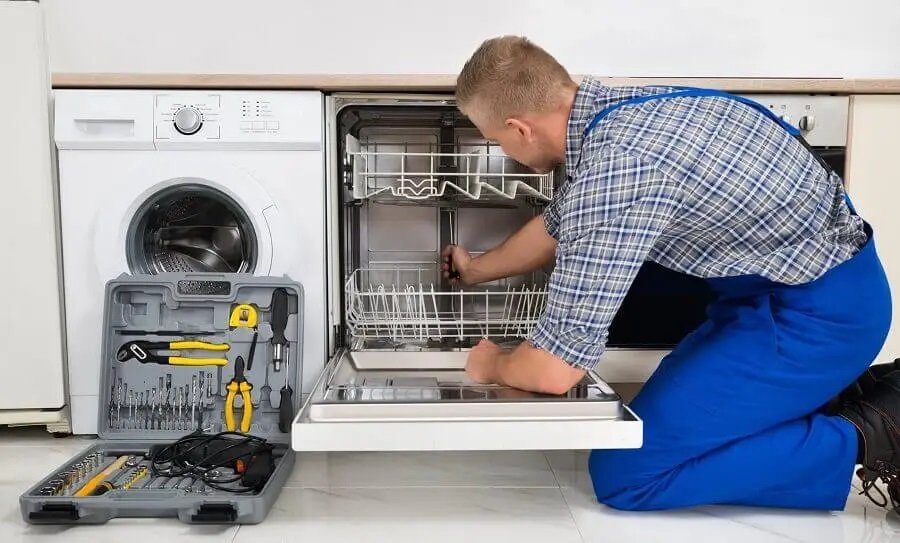 Haymana Gaggenau servisi teknisyen ekibi beyaz eşya tamiri yaparken